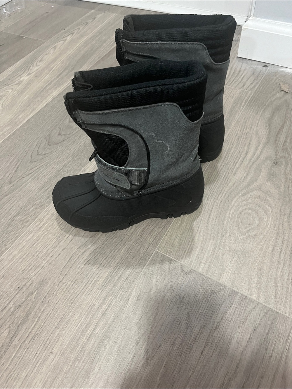 Kids snow boots size 13